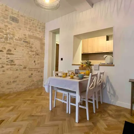 Апартаменты Hello - Confort Dans Le Coeur De La Байе